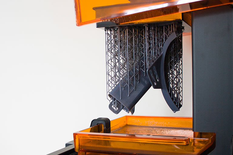 立體光刻3D打印機的特點及制造業建模實例